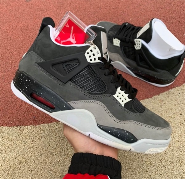 Air Jordan 4 Retro “Fear” photo review