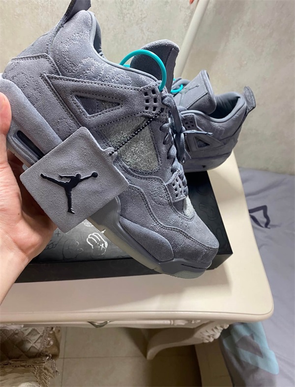 Air Jordan 4 Retro Kaws "Cool Grey" photo review