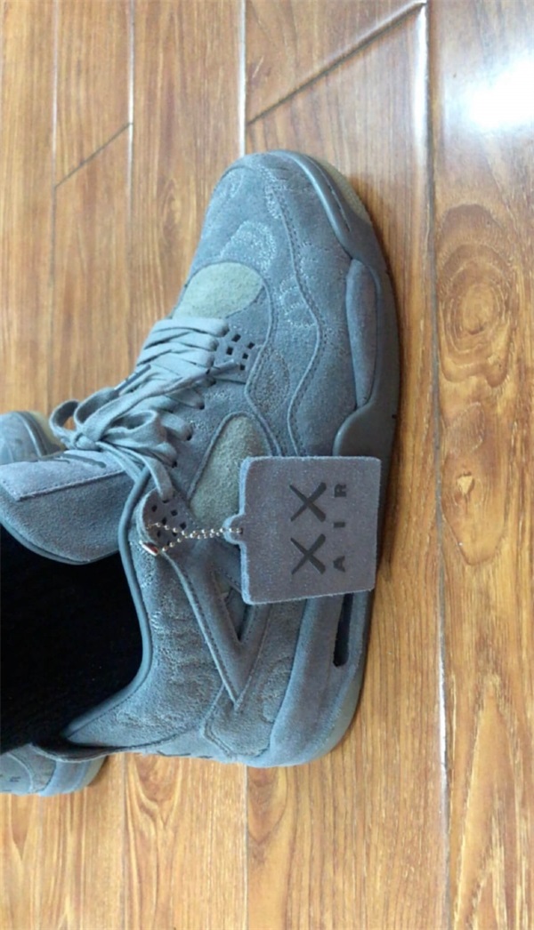 Air Jordan 4 Retro Kaws "Cool Grey" photo review