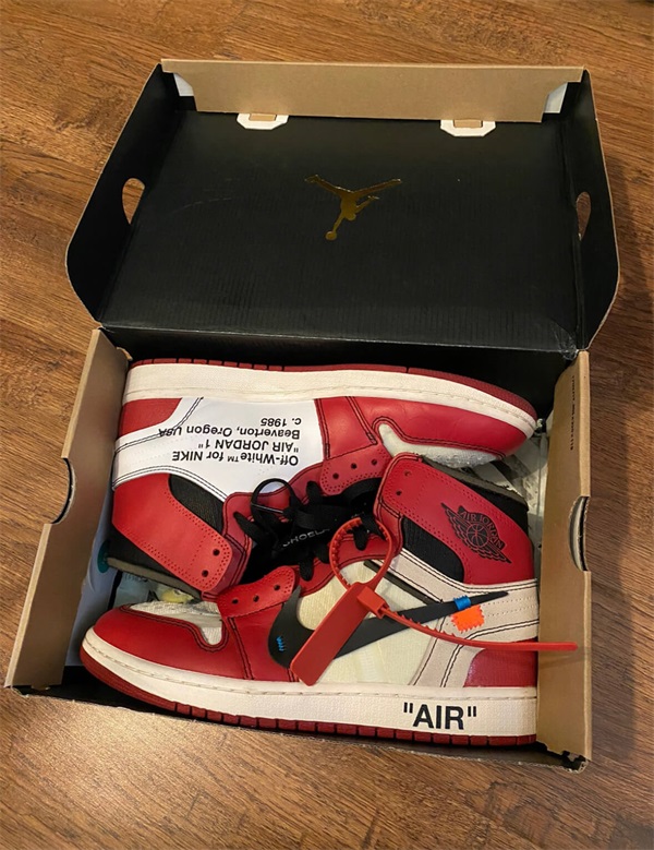 Off-White x Air Jordan 1 Retro High OG 'Chicago' photo review