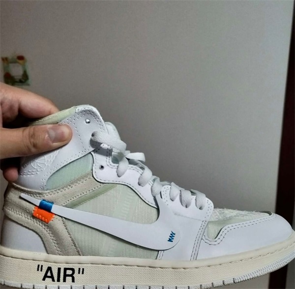 Off-White x Air Jordan 1 Retro High OG ‘White’ photo review