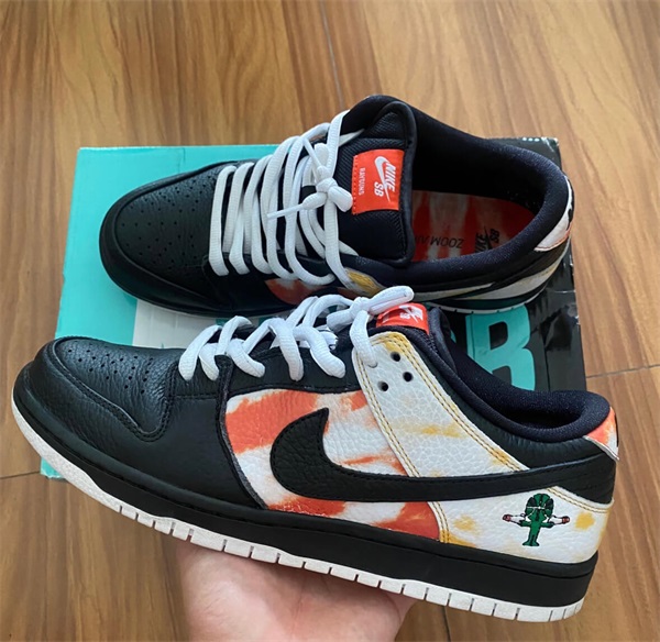 SB Dunk Low “Raygun Tie-Dye” photo review