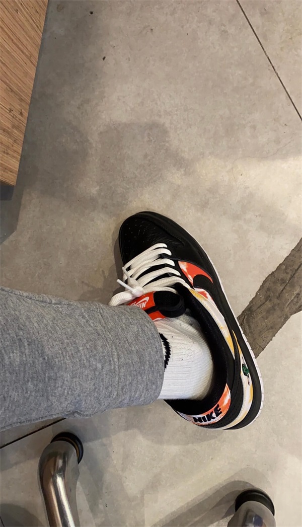 SB Dunk Low “Raygun Tie-Dye” photo review