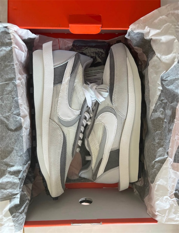 Sacai x Nike LDWaffle “Wolf Grey” photo review