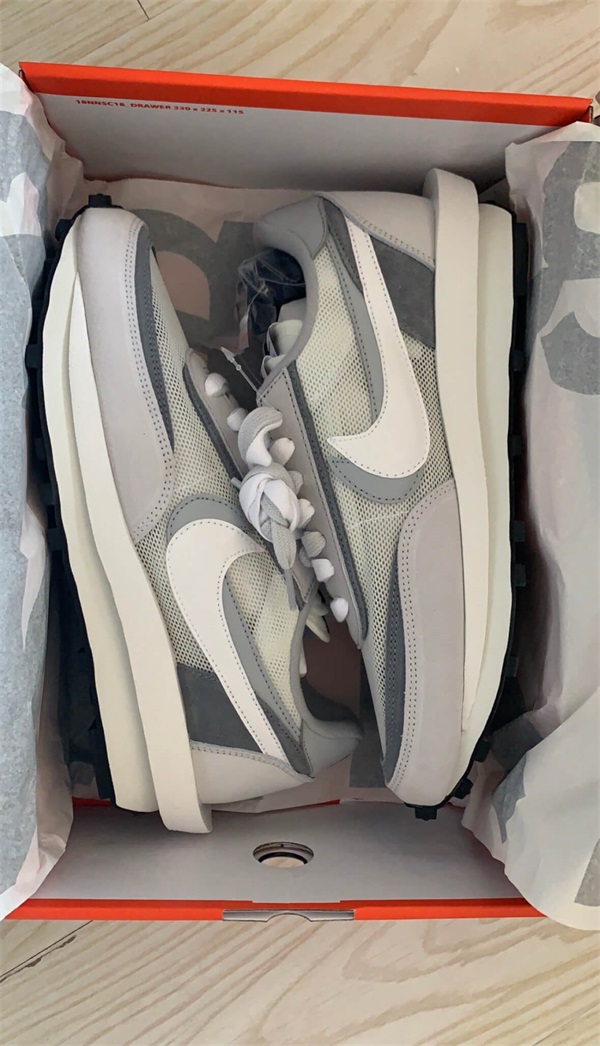 Sacai x Nike LDWaffle “Wolf Grey” photo review