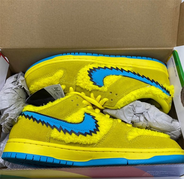 Nike x Grateful Dead SB Dunk Low 'Yellow Bear' photo review