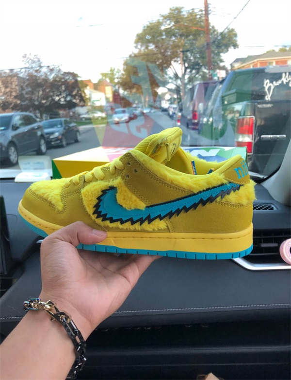 Nike x Grateful Dead SB Dunk Low 'Yellow Bear' photo review