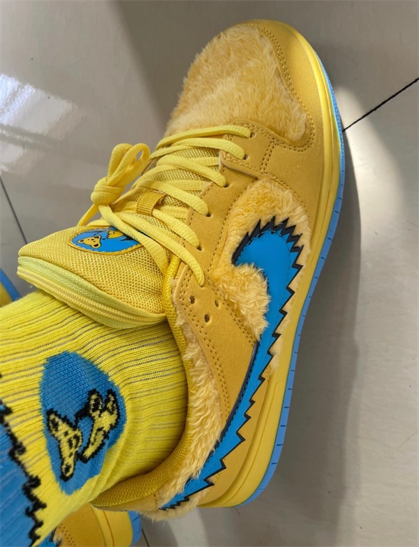 Nike x Grateful Dead SB Dunk Low 'Yellow Bear' photo review