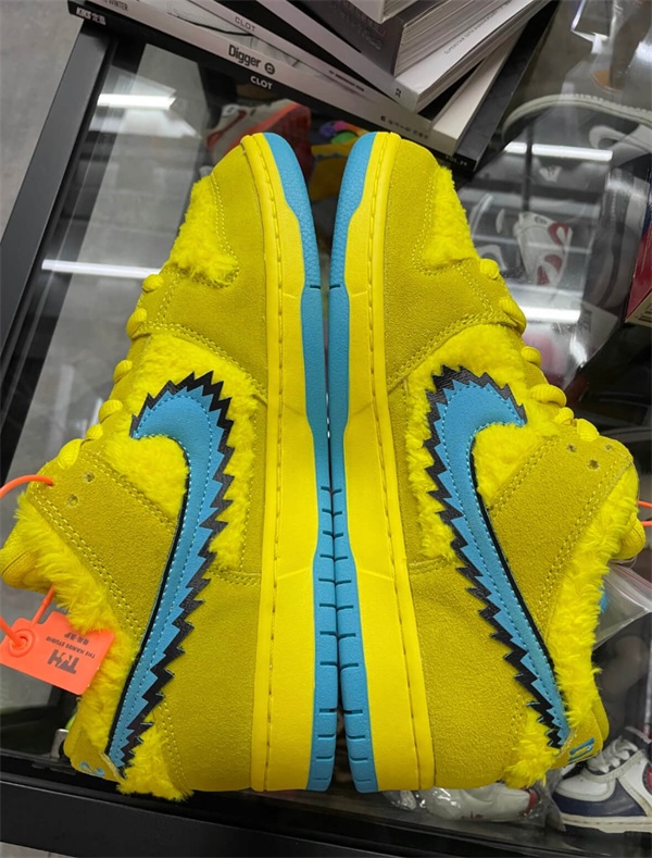 Nike x Grateful Dead SB Dunk Low 'Yellow Bear' photo review