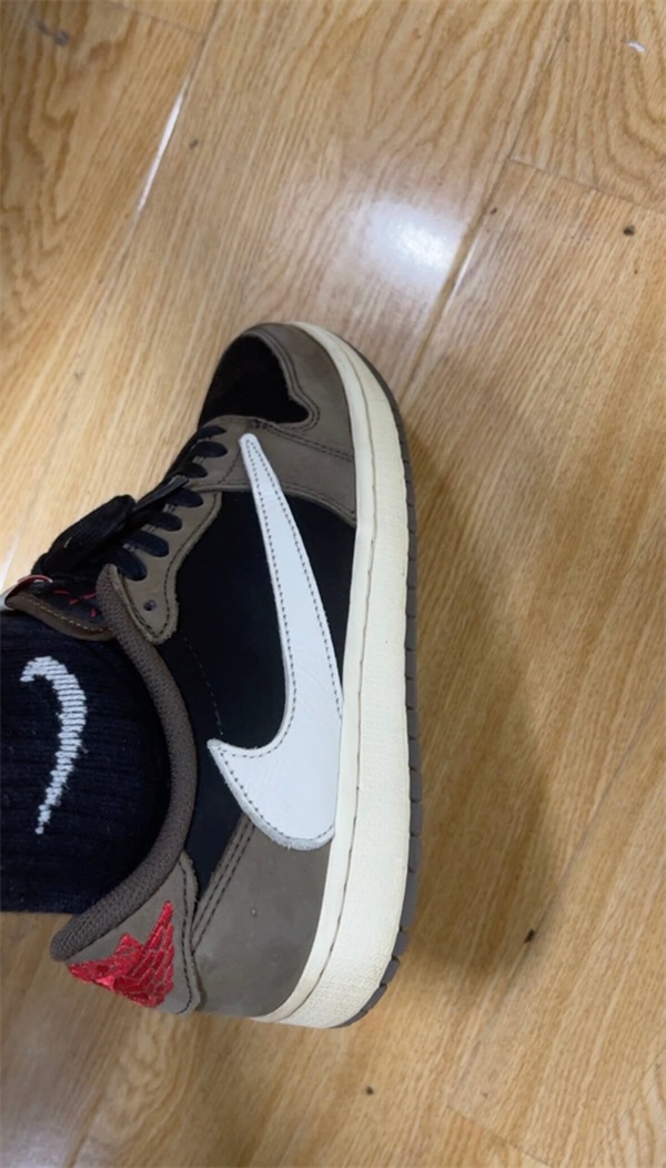 Travis Scott Jordan 1 Retro Low OG SP “Dark Mocha” photo review