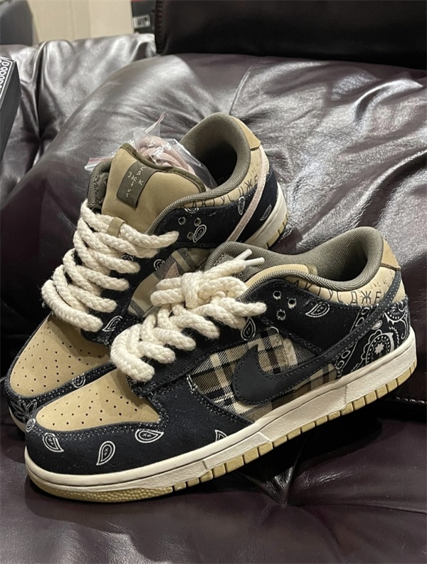 Travis Scott SB Dunk Low "Cactus Jack" photo review