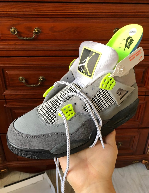 Air Jordan 4 SE “Neon” photo review