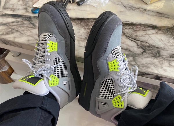 Air Jordan 4 SE “Neon” photo review