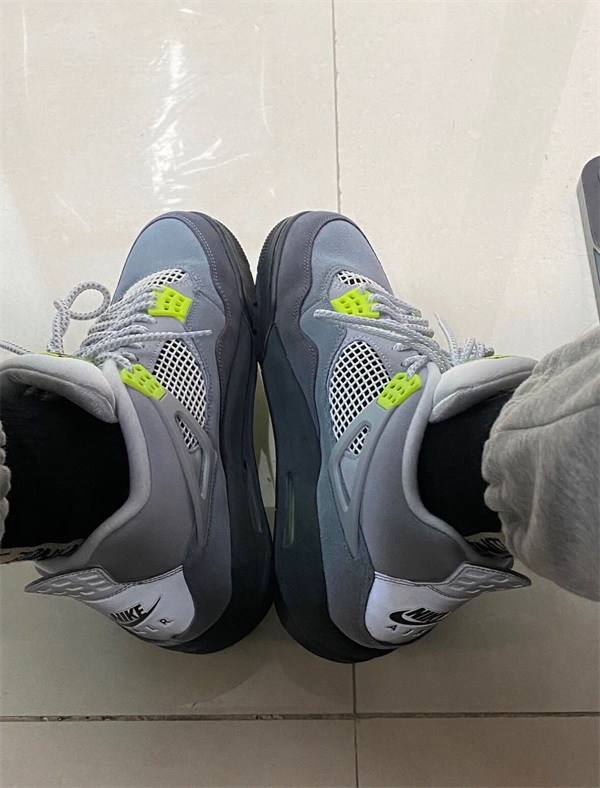 Air Jordan 4 SE “Neon” photo review