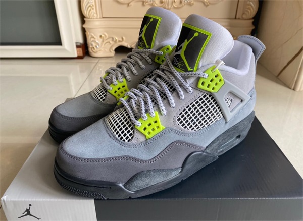 Air Jordan 4 SE “Neon” photo review