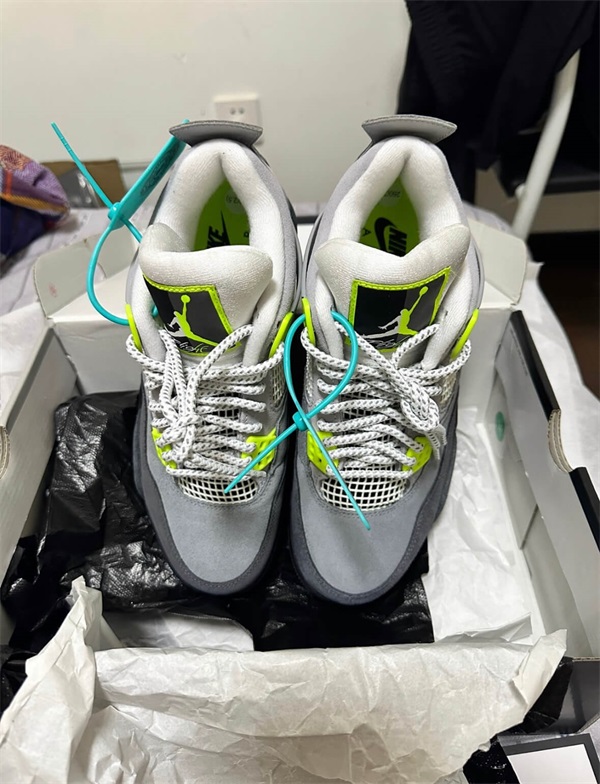 Air Jordan 4 SE “Neon” photo review