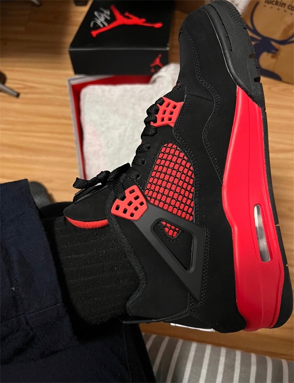 Air Jordan 4 “Red Thunder” photo review