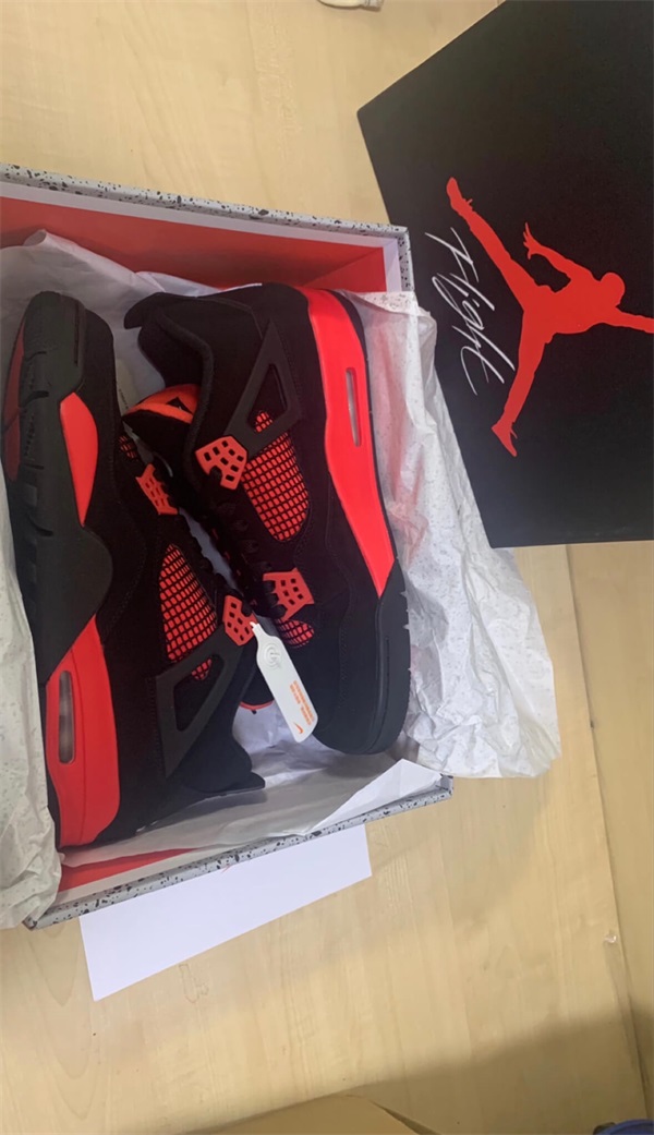 Air Jordan 4 “Red Thunder” photo review