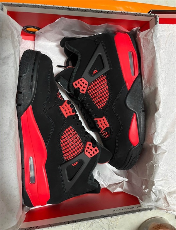 Air Jordan 4 “Red Thunder” photo review