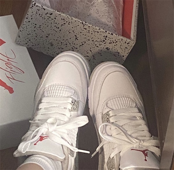 Air Jordan 4 “White Oreo” photo review