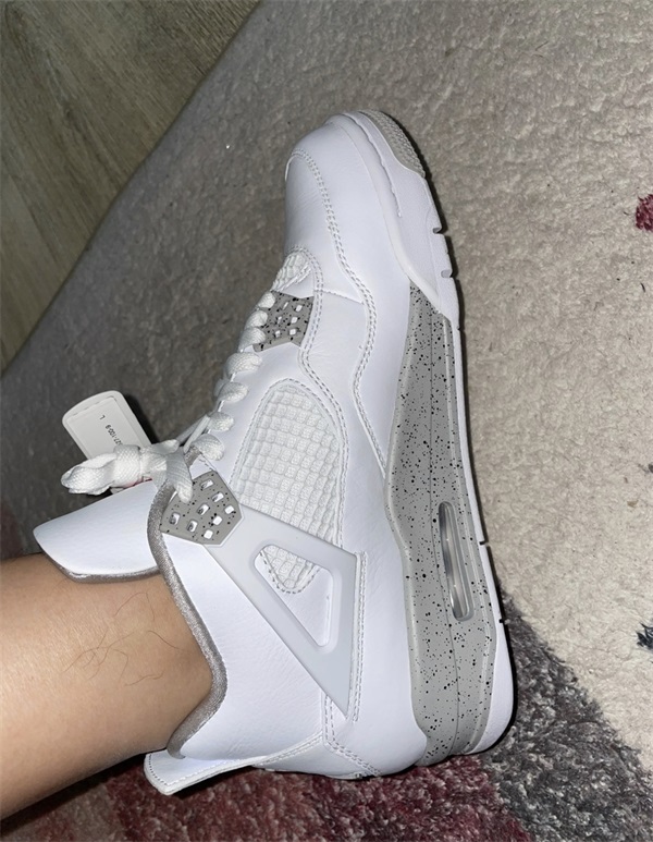 Air Jordan 4 “White Oreo” photo review