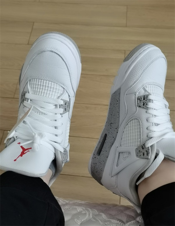 Air Jordan 4 “White Oreo” photo review