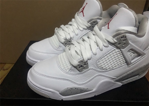 Air Jordan 4 “White Oreo” photo review