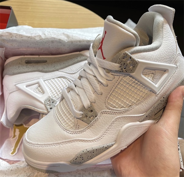 Air Jordan 4 “White Oreo” photo review
