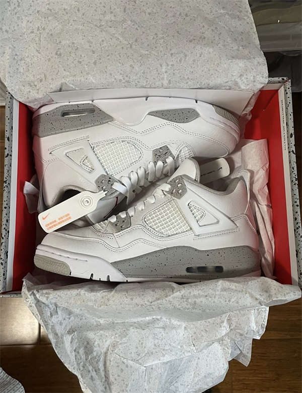 Air Jordan 4 “White Oreo” photo review
