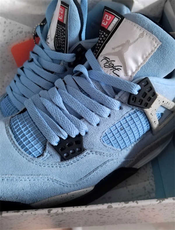 Air Jordan 4 SE “University Blue” photo review