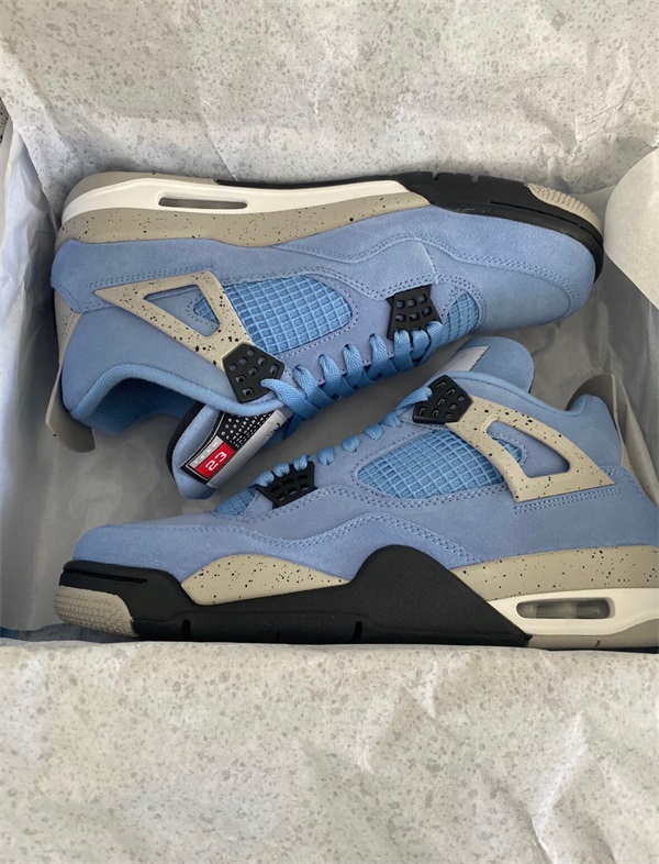 Air Jordan 4 SE “University Blue” photo review