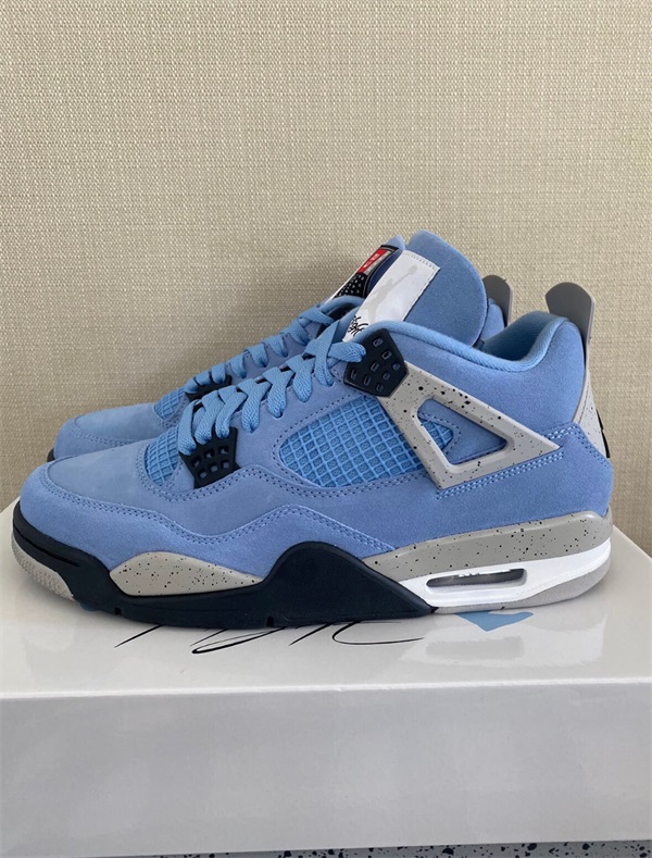 Air Jordan 4 SE “University Blue” photo review