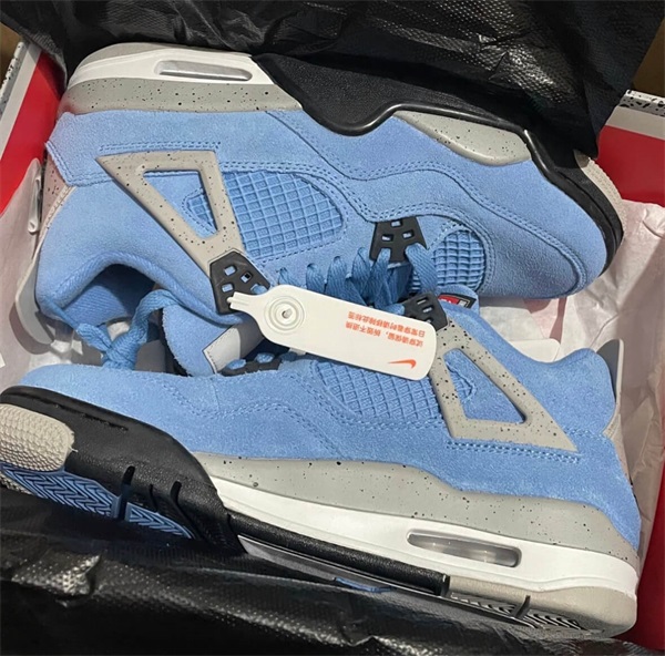 Air Jordan 4 SE “University Blue” photo review