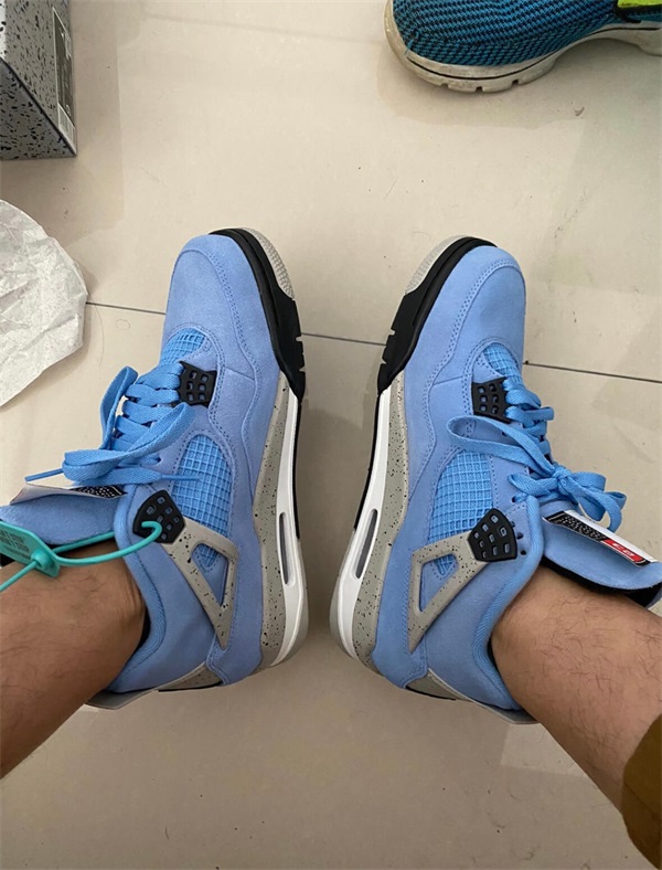 Air Jordan 4 SE “University Blue” photo review