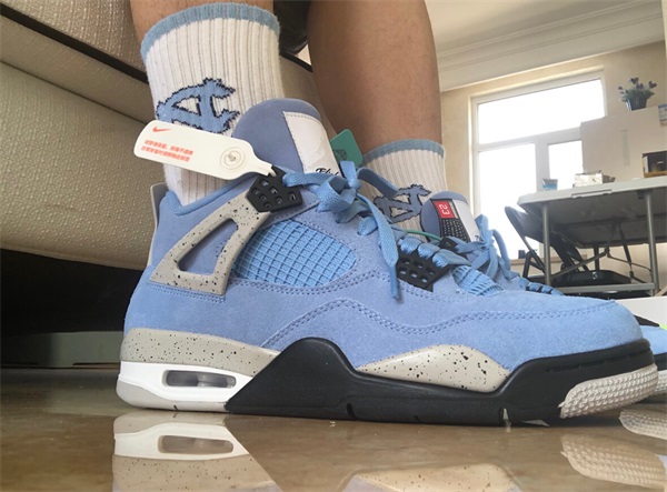 Air Jordan 4 SE “University Blue” photo review