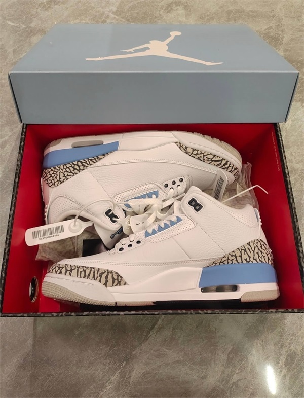 Air Jordan 3 Retro 'UNC' photo review