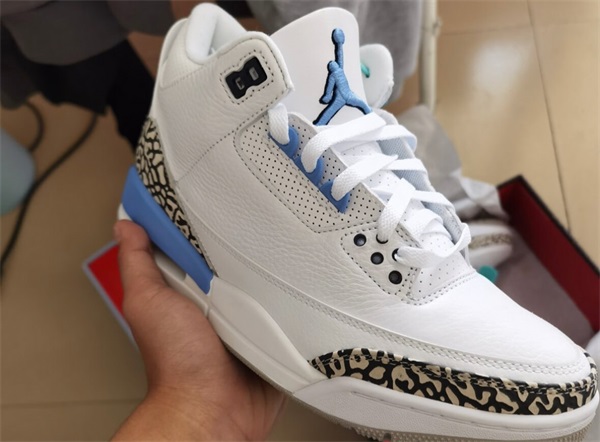 Air Jordan 3 Retro 'UNC' photo review