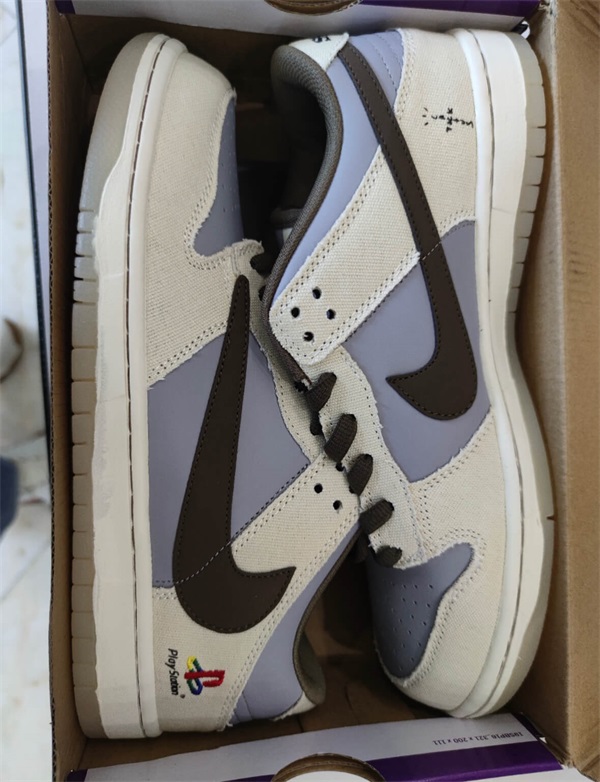 Travis Scott x PlayStation x Dunk Low "PS5" photo review