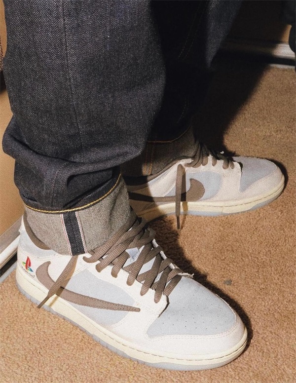 Travis Scott x PlayStation x Dunk Low "PS5" photo review