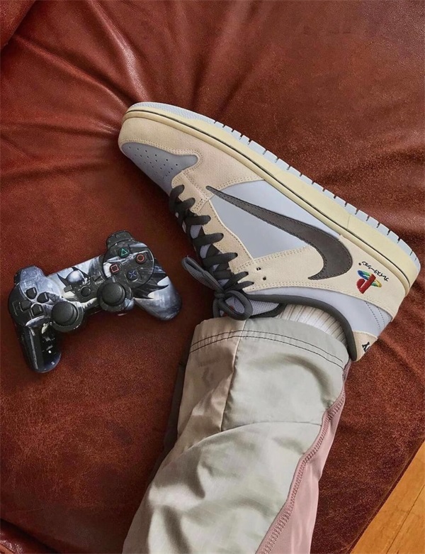 Travis Scott x PlayStation x Dunk Low "PS5" photo review