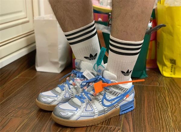 Off-White x Nike Air Rubber Dunk “University Blue” photo review