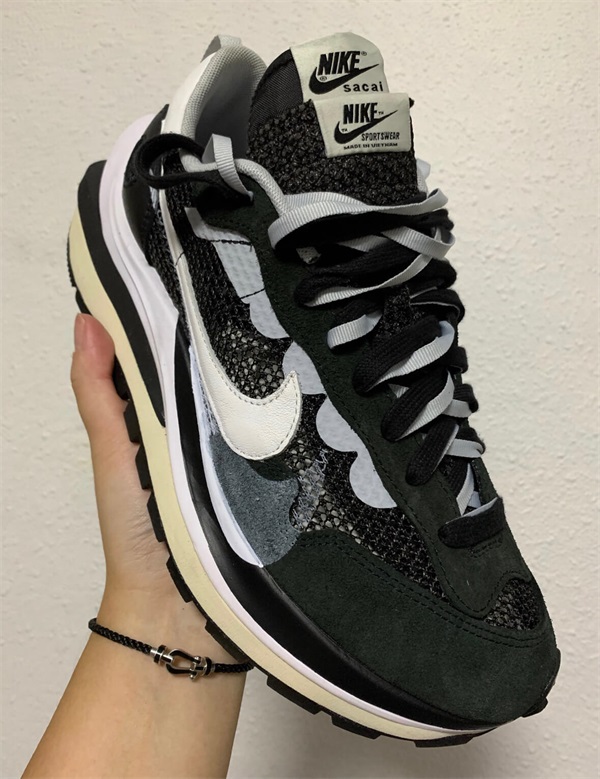 Sacai x Nike VaporWaffle "Black White" photo review