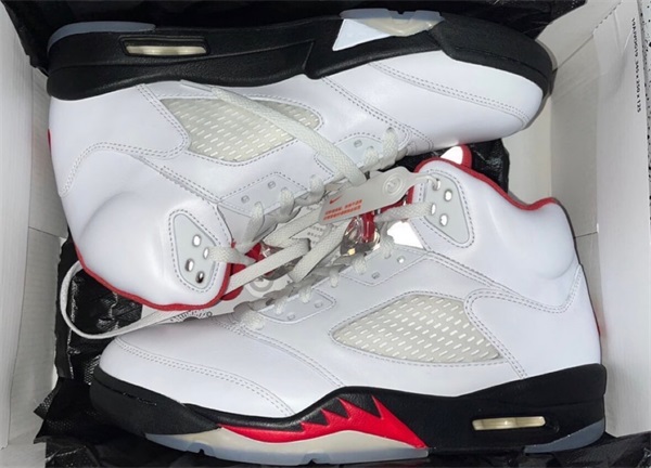 Air Jordan 5 Retro 'Fire Red' 2020 photo review