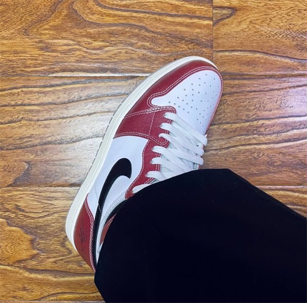 Trophy Room x Air Jordan 1 High OG "Chicago" photo review