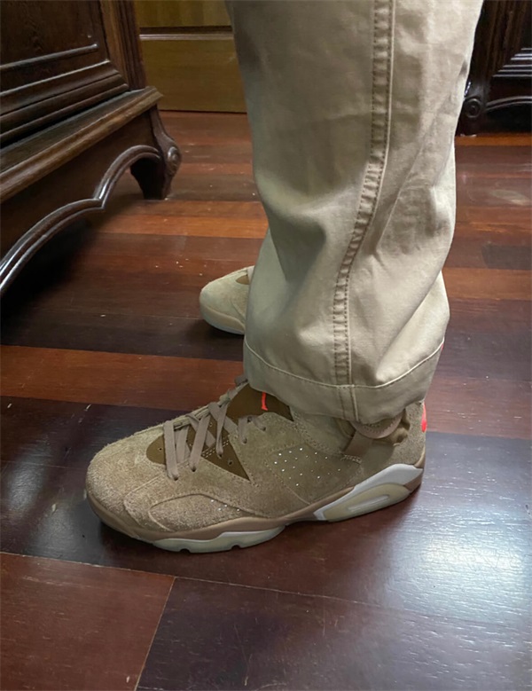 Travis Scott x Air Jordan 6 “British Khaki” photo review