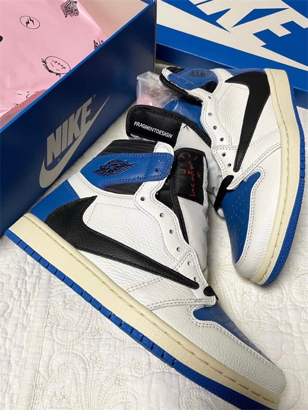 Travis Scott x Fragment x Air Jordan 1 High OG SP “Military Blue” photo review