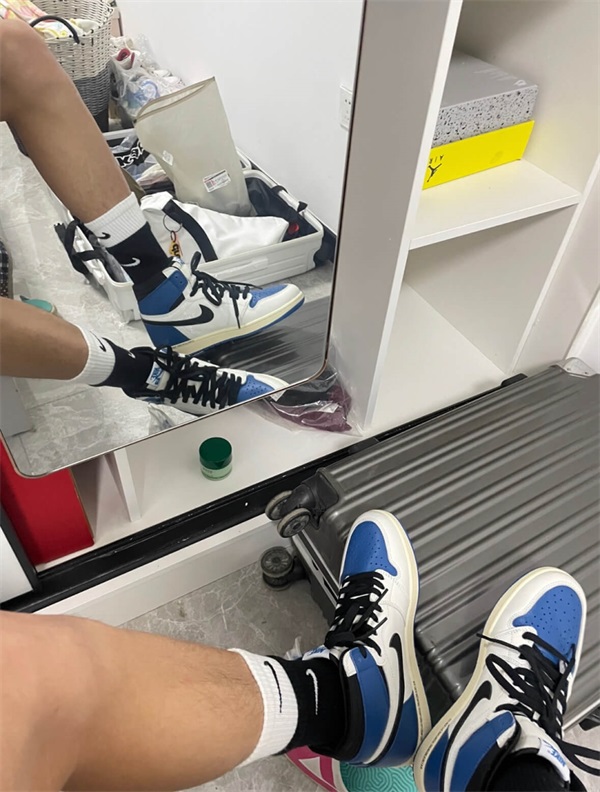 Travis Scott x Fragment x Air Jordan 1 High OG SP “Military Blue” photo review