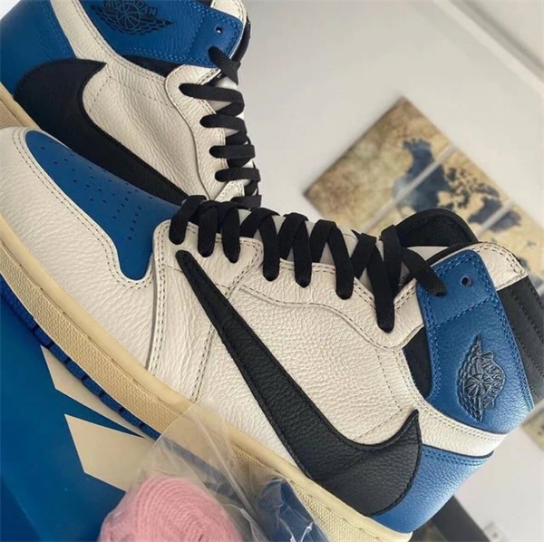 Travis Scott x Fragment x Air Jordan 1 High OG SP “Military Blue” photo review