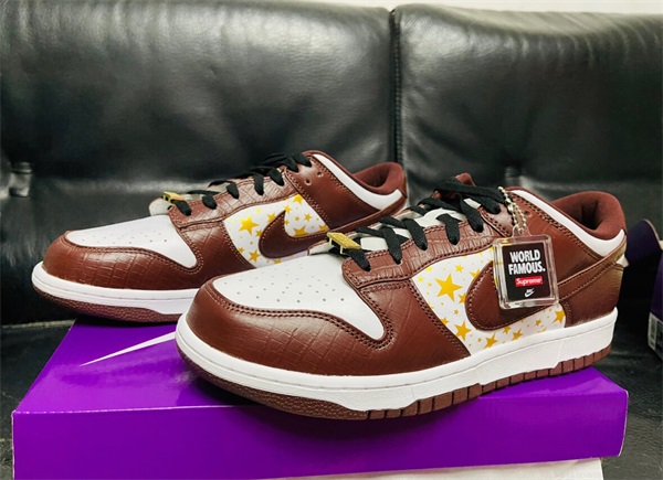 Nike Supreme x Dunk Low OG SB QS 'Barkroot Brown' photo review