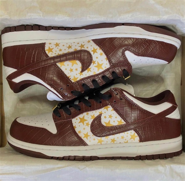 Nike Supreme x Dunk Low OG SB QS 'Barkroot Brown' photo review